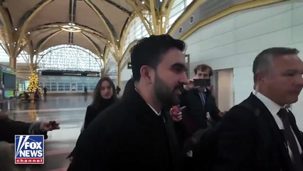 Le maire élu de New York, Zohran Mamdani, arrive à Washington D.C. avant sa rencontre en tête-à-tête avec le président Trump à la Maison-Blanche.