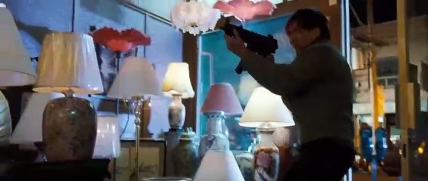 {O Corruptor} The Corruptor (1999) NYC policeman, a top immigrant cop tries to stop drug-trafficking and corruption by immigrant Chinese Triads.