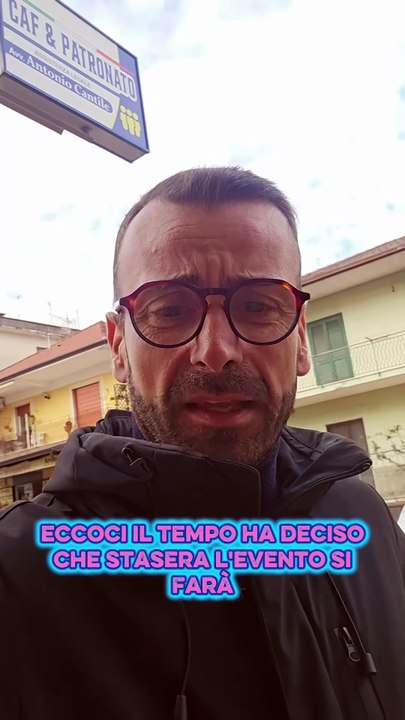 Cantile -  Il comizio finale non poteva che essere qui: in Piazza Marconi, a Trentola Ducenta. (21.11.25)