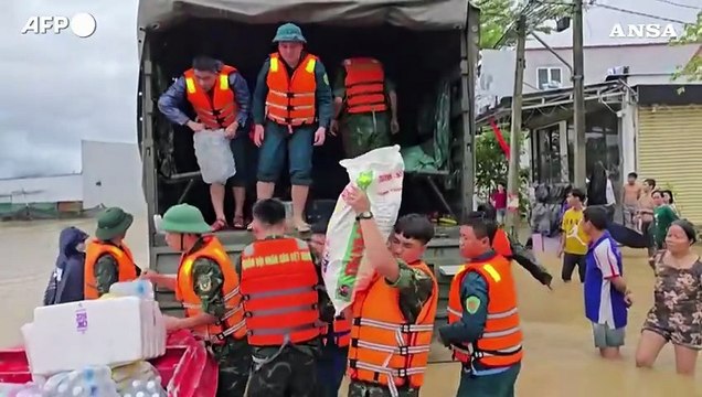 Alluvione nel Vietnam centrale, almeno 50 fra morti e dispersi