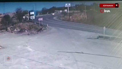 Adıyaman'da saman balyalarının yüklü olduğu tır yan yattı