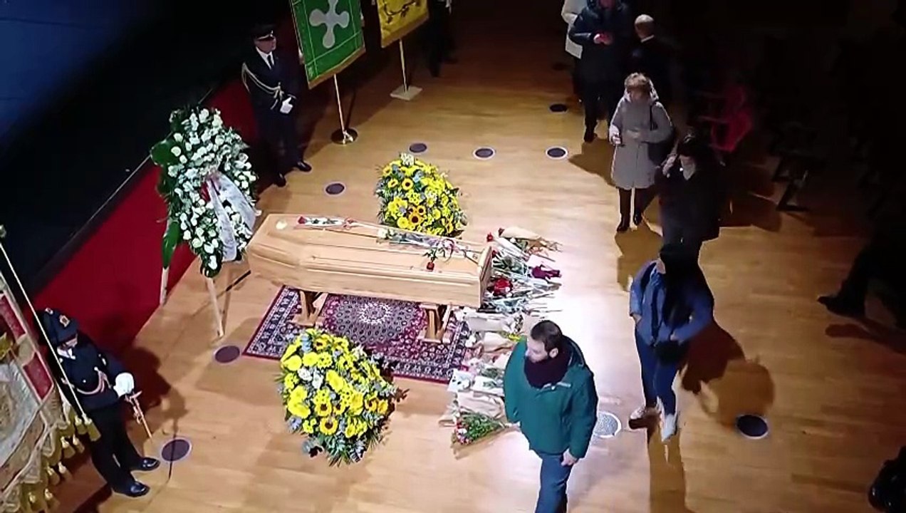 "Domani è un altro giorno si vedrà'": la voce di Ornella Vanoni alla camera ardente