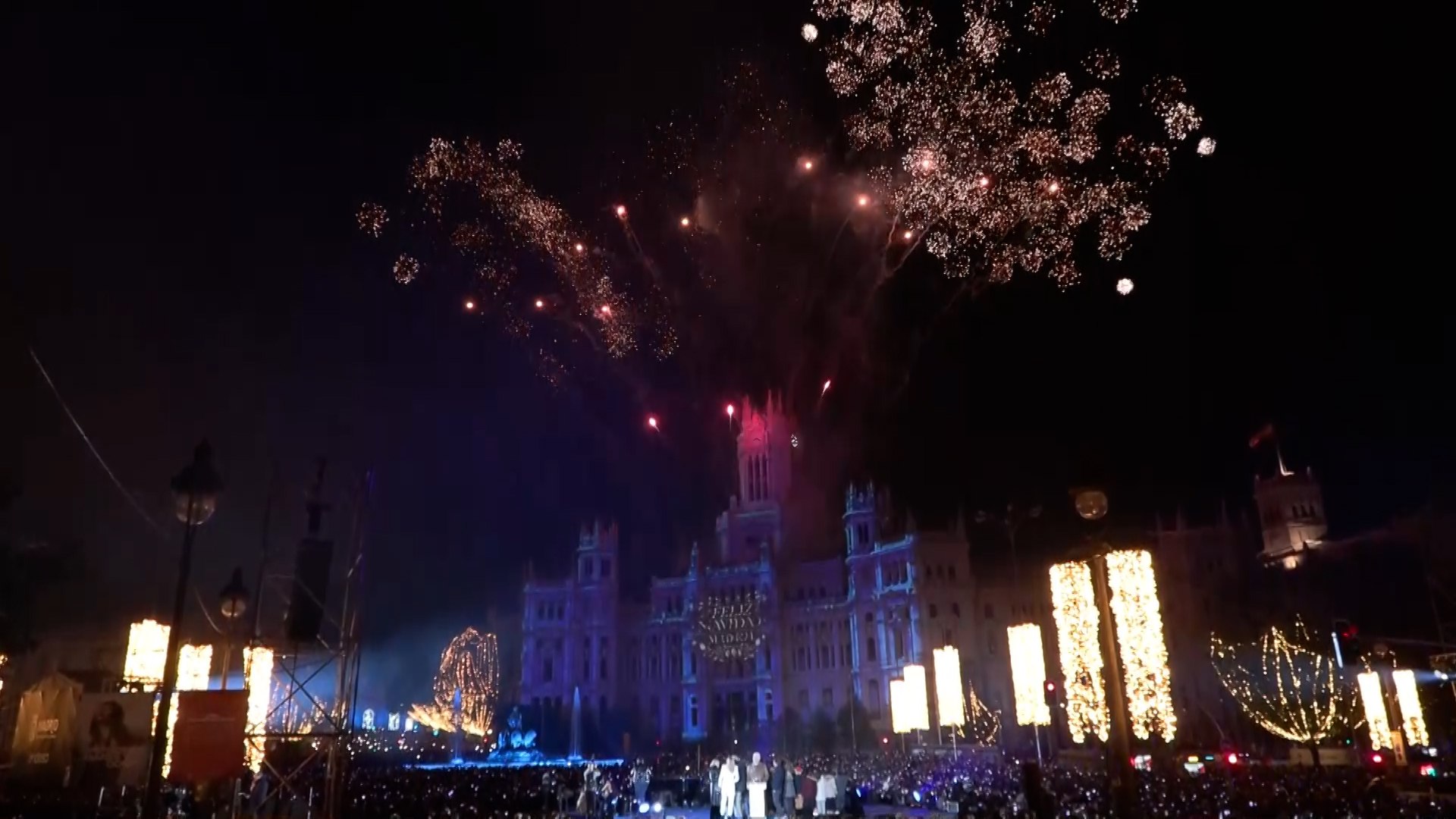 La Navidad madrileña arranca con el encendido a cargo de Almeida y Carlos Sainz