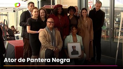 Chadwick Boseman ganha estrela na Calçada da Fama em cerimônia emocionante