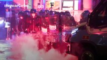 Bologna, lanci oggetti e barricate da manifestanti incappucciati