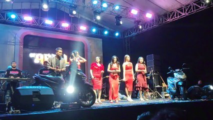 PENAMPILAN CEWEK CEWEK CANTIK OM ADELLA