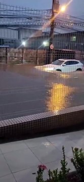 Chuva causa transtorno e alagamentos em Lauro de Freitas