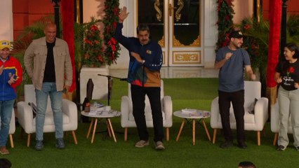 NICOLÁS MADURO baila al ritmo de un remix de su discurso "no a la guerra, sí a la paz" | EL PAÍS