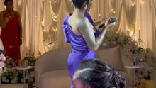 Tiwa Savage mind blowing performance at a wedding. This is so beautiful 😍😍