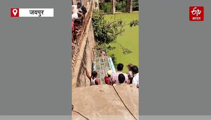 जमवारामगढ़ बांध सूखने से फंसा मगरमच्छ, फ्लोटिंग ट्रैप तकनीक से वन विभाग ने ऐसे बचाई जान