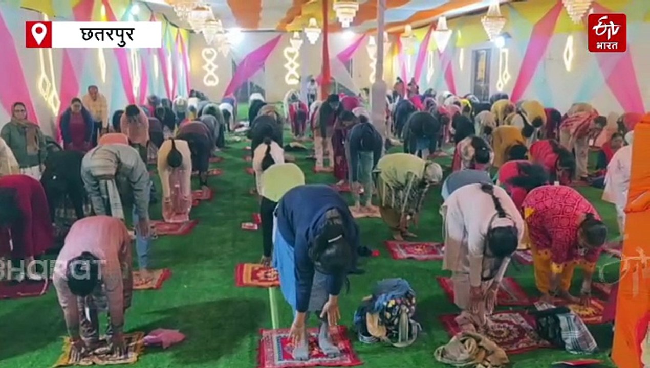 छतरपुर में दिमाग से जहर निकलने की कला सीखा रहे बाबा बागेश्वर, ऑस्ट्रेलिया-अमेरिका से आए वैज्ञानिक