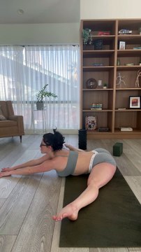 4 tips for gaining flexibility 🌟🌟 1. Stretch every day 2. Stretch beyond maintenance - if you are only stretching to where you’ve always stretched - how do you expect to get better. 3. Actually hold your stretches -