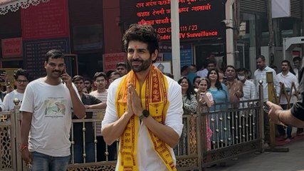 बर्थडे पर गणपति के दर्शन करने पहुंचे Kartik Aaryan