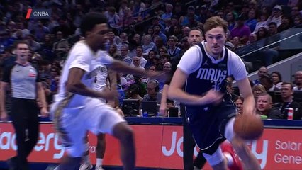 Mavericks - Le dunk autoritaire de Cooper Flagg