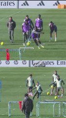 Camavinga gana a Mbappé y lo celebra a lo grande