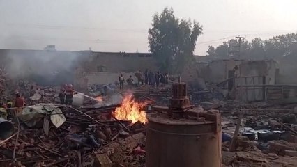 파키스탄 접착제 공장 보일러 폭발...최소 18명 사망 / YTN