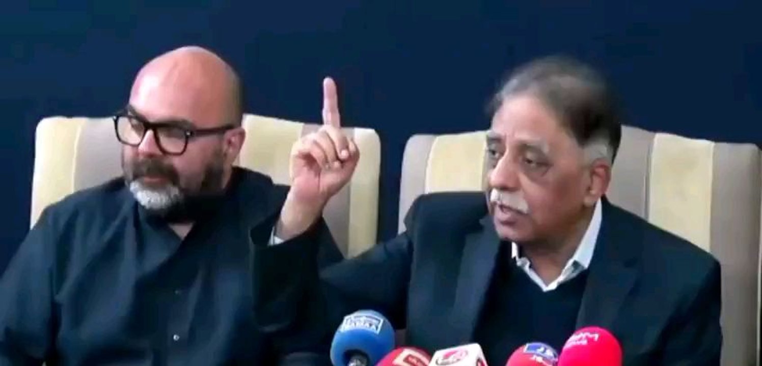 ‏ابھی IMF کی رپورٹ میں آیا ہے 5300 ارب روپے کی کرپشن ہوئی ہے۔  SIFC ڈھائ سالوں میں پاکستان میں 1بلین ڈالر کی انویسٹمنٹ بھی نہیں لایا رہنما تحریک تحفظ آئین پاکستان زبیر عمر