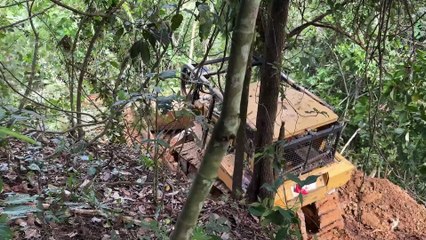 Opening a Terrace on Hilly Oil Palm Land with a D6R XL Bulldozer