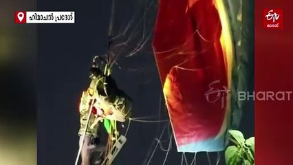 പാരഗ്ലൈഡര്‍ താഴേക്ക് പതിച്ചു; വൈദ്യുതി ലൈനില്‍ കുടുങ്ങി പൈലറ്റും സഞ്ചാരിയും, രണ്ടര മണിക്കൂറിന് ശേഷം രക്ഷപ്പെടല്‍