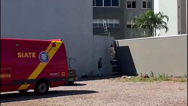 Resgate em altura: Em telhado de prédio, trabalhador sofre acidente e é resgatado pelo Corpo de Bombeiros