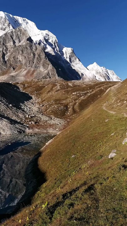 Larkye Peak in the Middle - Manaslu Circuit Trek - Larkye La Pass Day