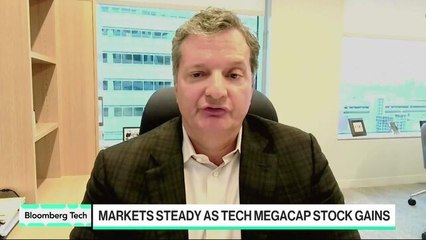 Investors Weigh Macro Risks as AI Anxiety Rises