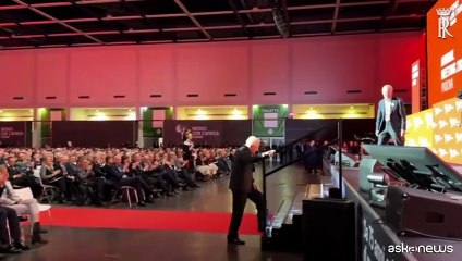 Il lungo applauso per Mattarella al meeting Medici Cuamm di Padova
