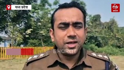 चोरी के आरोप में खंभे से बांध आरोपी को पीटा, जूते की माला पहनाकर बनाया वीडियो