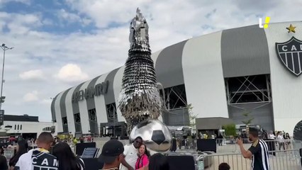 Torcida do Atlético vai chegando na Arena MRV em evento de transmissão da grande final da Sul-Americana
