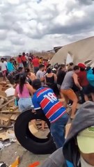 Caminhão tomba na BR-116 em Icó e carga é saqueada; duas pessoas foram presas