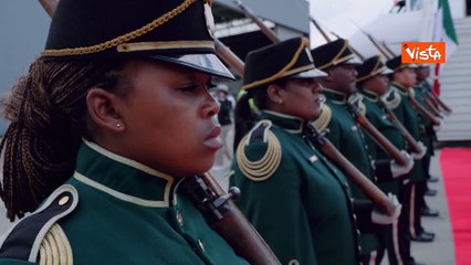 Meloni in Sudafrica per il G20, l'arrivo a Johannesburg