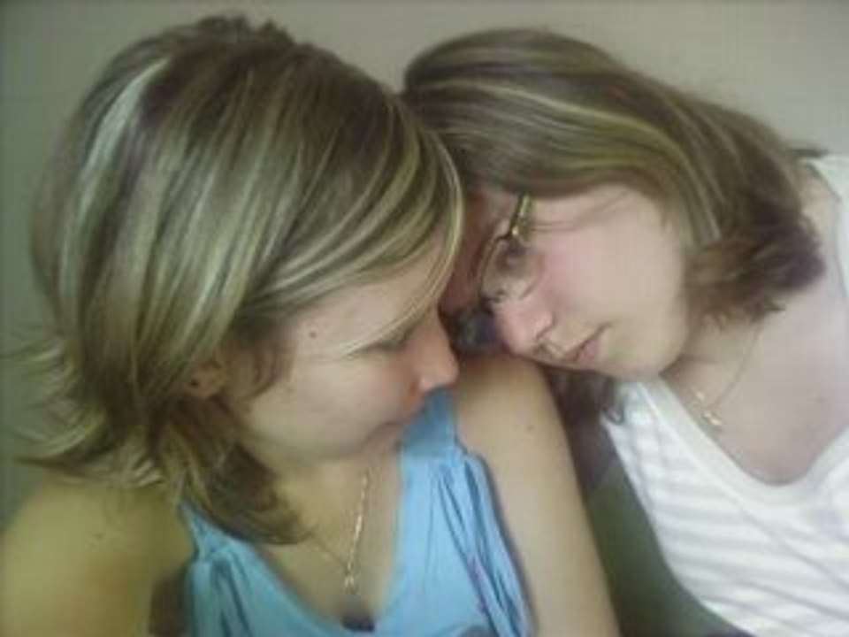 VIDEO PETITE SOEUR GRDE SOEUR