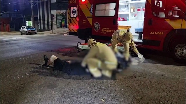 Motociclista de 22 anos fica ferido em acidente no centro de Cascavel