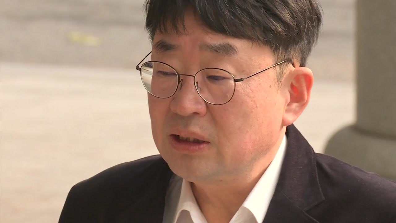 내란 특검, '관저 집회 동원 폭로' 유튜버 신혜식 참고인 조사 / YTN