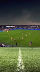 Gol Terspektakuler! Penonton Langsung Terdiam 3 Detik