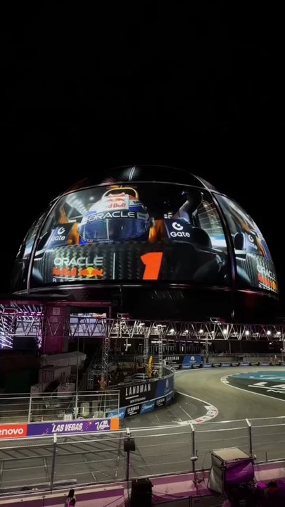 🎬 FLASH-INFO F1 : Vegas en feu ! 🔥🏁 Le grand prix de Las Vegas : Max Verstappen (Red Bull Racing) s’impose dans les rues de Sin City.