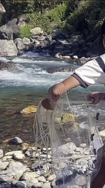 cast netting in Nepal | himalayan trout fishing with handmade cast net |