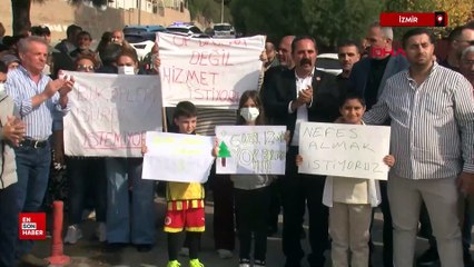 İzmir'de mahalleliden 'çöp' eylemi