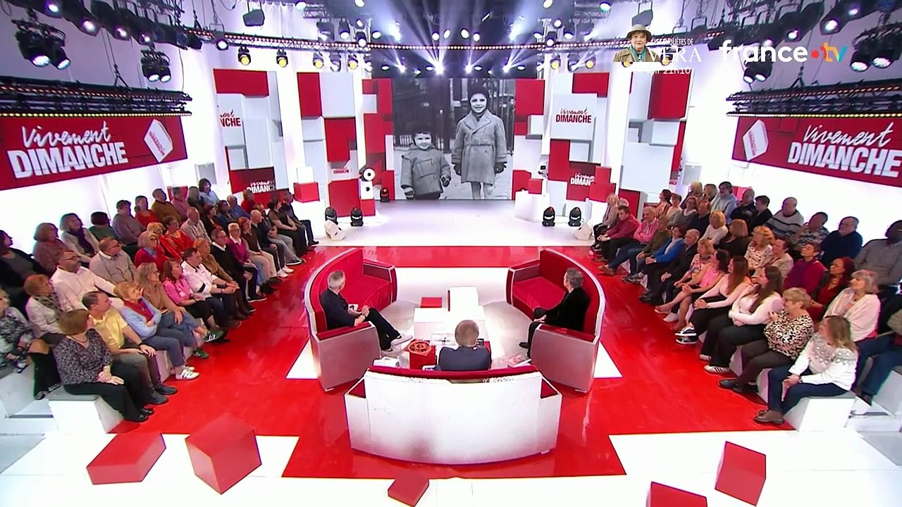 Julien Clerc sur le plateau de Vivement dimanche le 23 novembre 2025. Capture d'écran/France 3