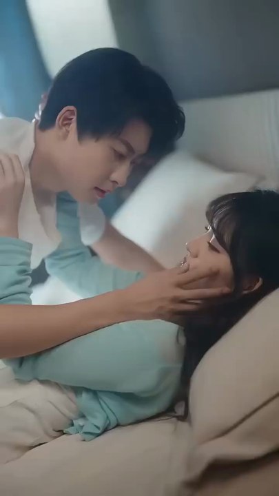 The moment you touch the child, you're bound to the "Perfect Life System," thus beginning your perfect life of revenge, protecting your family, and turning the tables on others! #drama #minidrama