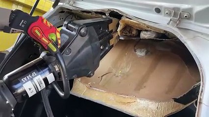 PRF encontra mais de 80 kg de drogas e centenas de anabolizantes em fundo falso de veículo na BR-376, em Mandaguari