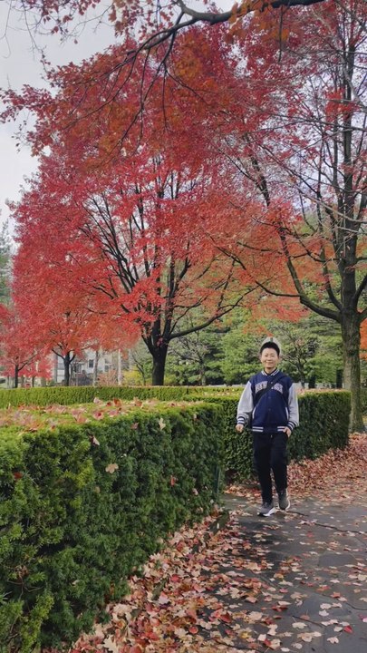 Nelson Wang, a resident of Roosevelt Island, visited Wave Hill after the autumn rain. This video was shot on November 22, 2025 in the Bronx.