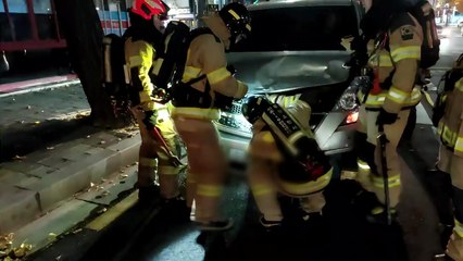 서울 용산구 사거리에서 차량 3대 추돌...2명 경상 / YTN