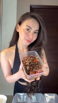 Cape olahraga tapi hasilnya nggak keliatan? 🥲 Coba cek lagi, jangan-jangan sampah yang masuk lebih banyak daripada protein! Ini meal prep gampang banget, modal dikit bisa banjir protein.