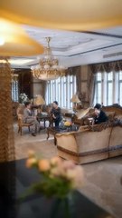 Un PDG aveugle, persuadé qu'il porterait chance à sa femme, a eu la chance d'épouser une femme dont l'horoscope était parfait.