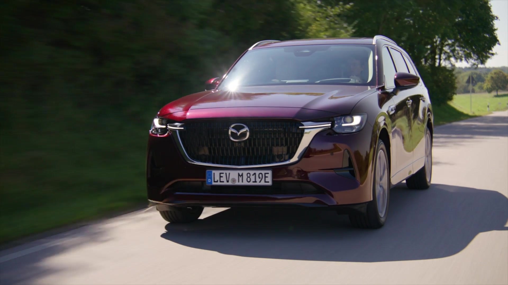 ⁣2026 Mazda CX-80 in Artisan Red Driving Video in Germany