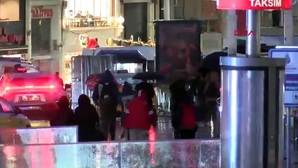 Yağış nedeniyle İstanbul trafiğinde Pazartesi kabusu: Yoğunluk yüzde 80 olarak ölçüldü