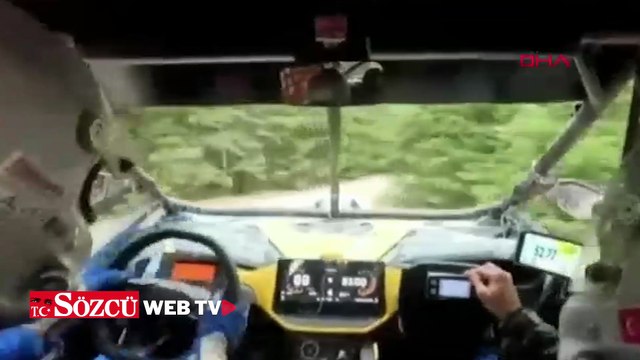 Ralli aracı, yarış alanına giren sivil kamyonetle çarpıştı; o anlar kamerada