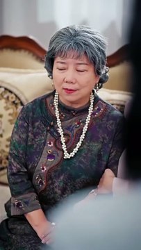 The series ended, and everyone laughed at her humble origins, deeming her unworthy of entering high society. But she defied the odds, step by step breaking into a wealthy family. She carved her way through with cunning and wisdom, even the cold-blooded an