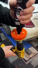 Bạn nghĩ logo “RANGE ROVER” trên capo là ĐÚC NGUYÊN KHỐI từ nhà máy? Xem hết 15s cuối đi rồi shock nặng luôn! 😱🔥 11M người xem đã tá hỏa khi thấy sự thật… 🤯